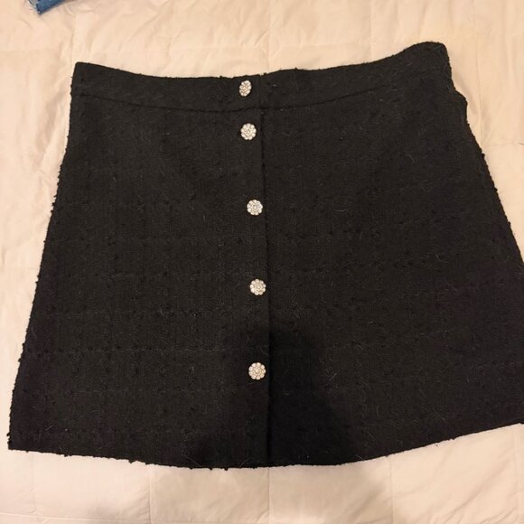 H&M Black Bouclé Tweed Mini Skirt – Rhinestone Button Front, Size 18 - Picture 4 of 8